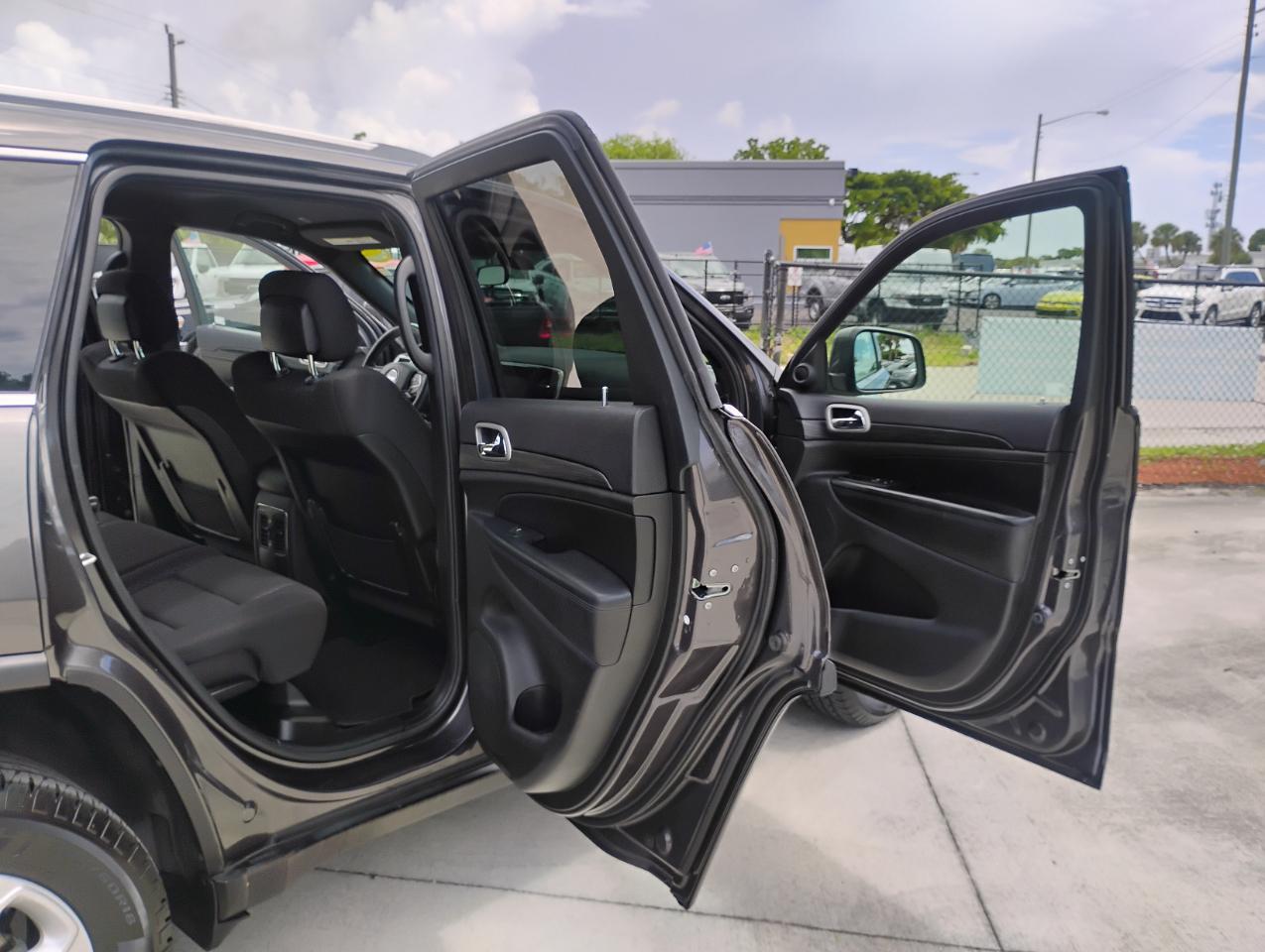 Jeep Grand Cherokee Laredo E 2WD 2021