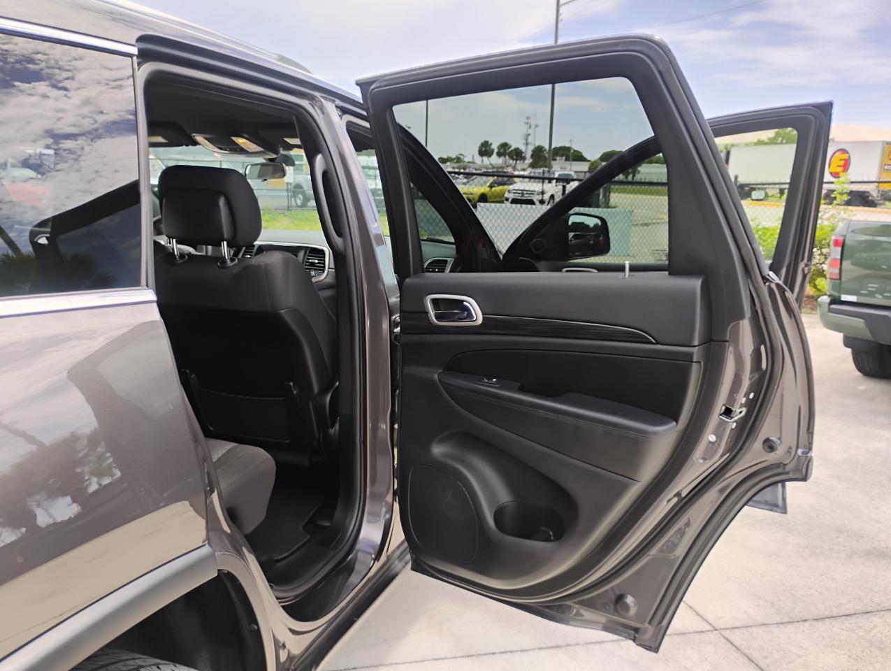 Jeep Grand Cherokee Laredo E 2WD 2021