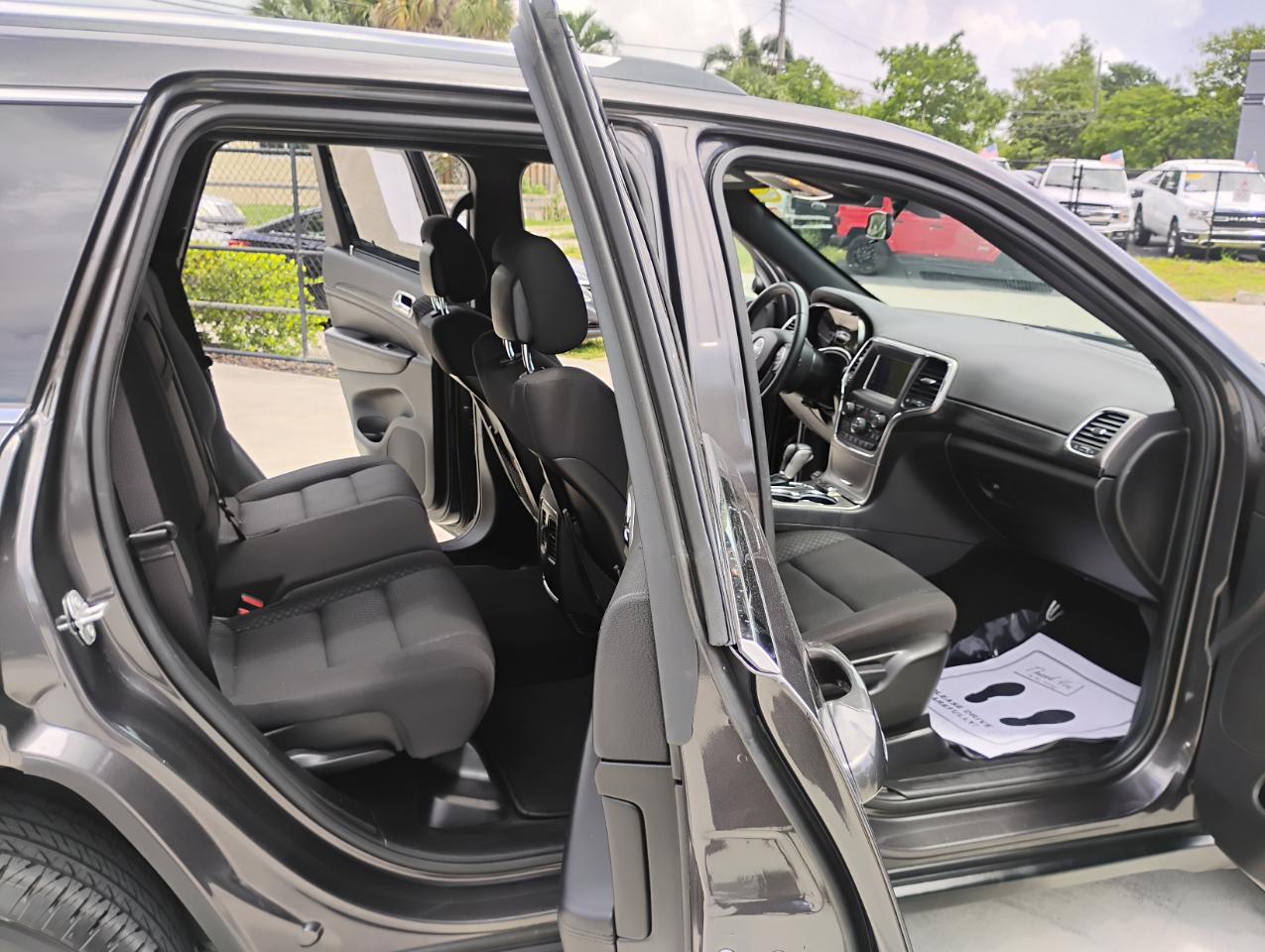 Jeep Grand Cherokee Laredo E 2WD 2021