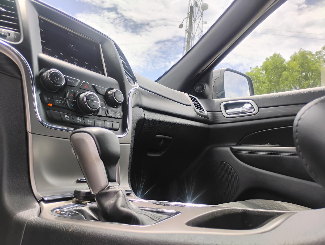 Jeep Grand Cherokee Laredo E 2WD 2021