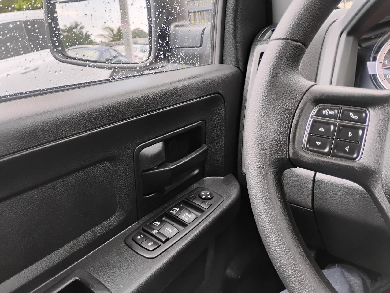 RAM 1500 Tradesman Crew Cab SWB 2WD 2017