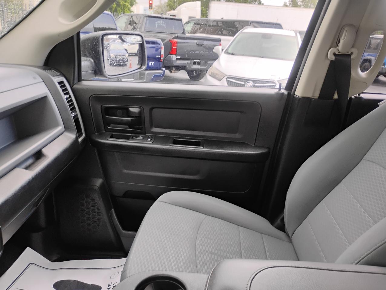 RAM 1500 Tradesman Crew Cab SWB 2WD 2017