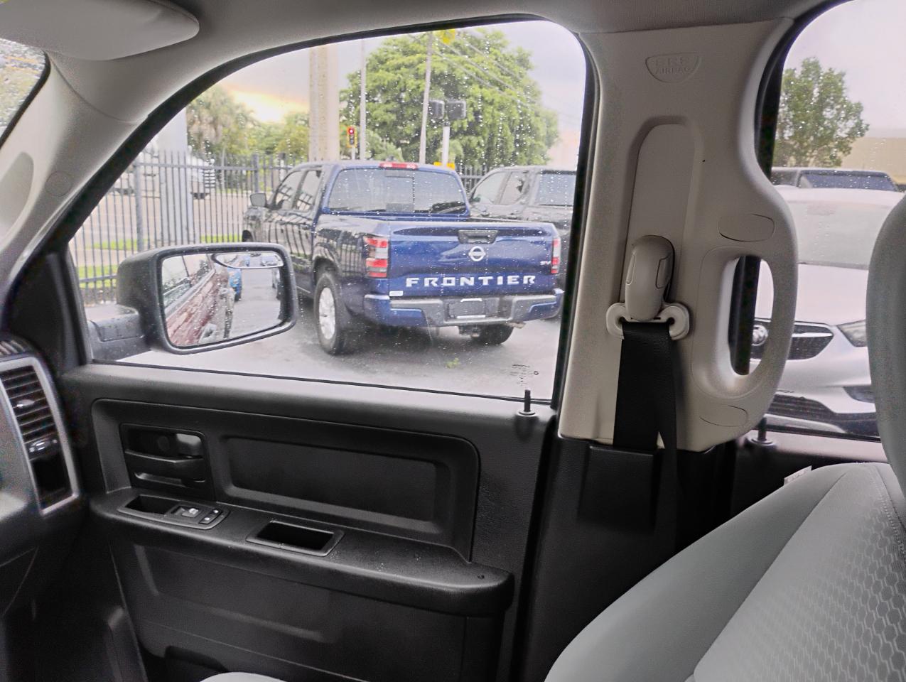RAM 1500 Tradesman Crew Cab SWB 2WD 2017