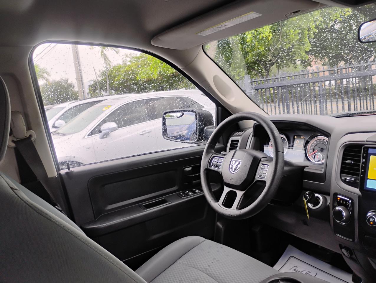 RAM 1500 Tradesman Crew Cab SWB 2WD 2017