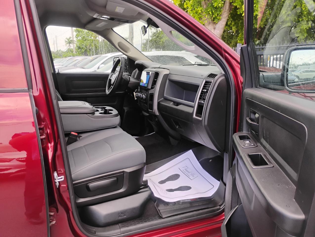 RAM 1500 Tradesman Crew Cab SWB 2WD 2017