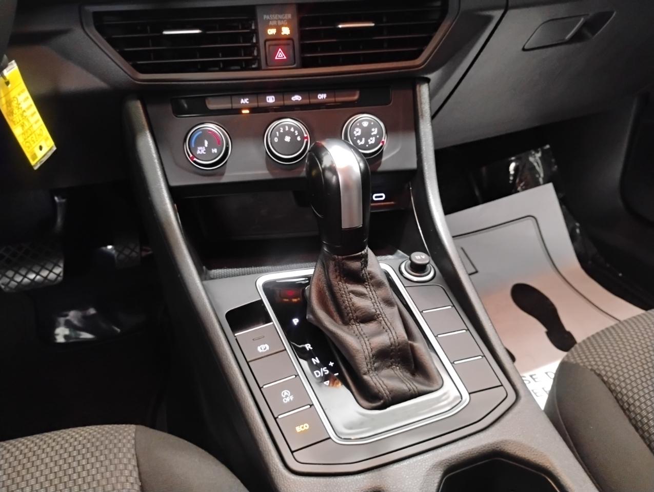 Volkswagen Jetta 1.4T S 8A 2020