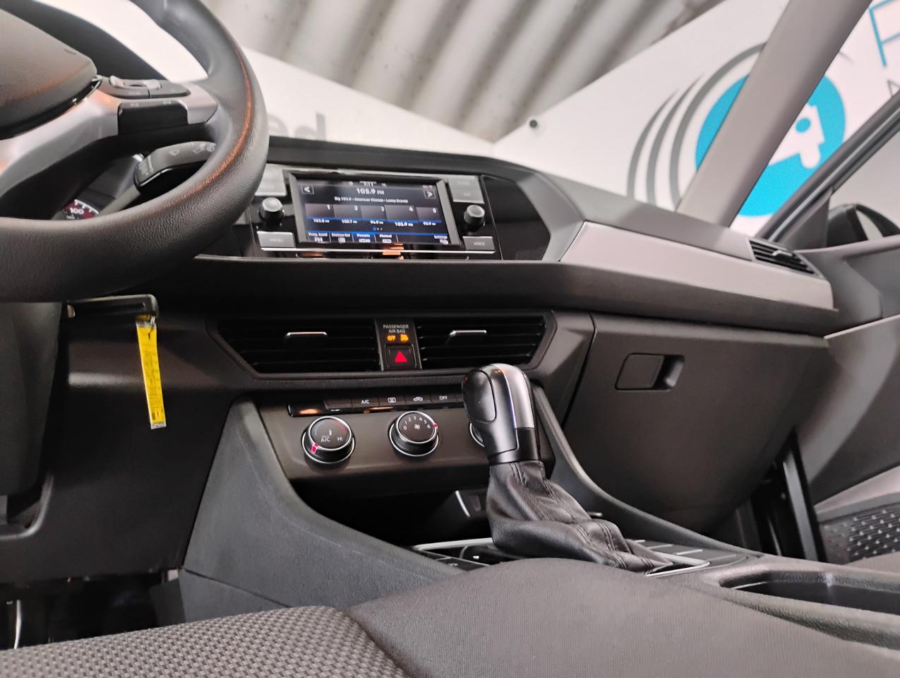 Volkswagen Jetta 1.4T S 8A 2020