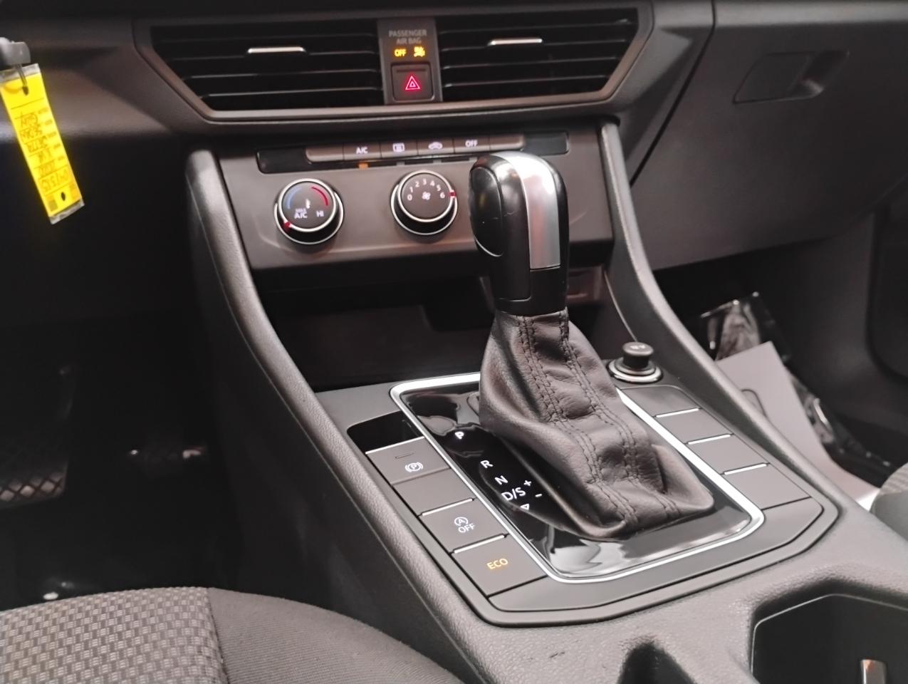 Volkswagen Jetta 1.4T S 8A 2020