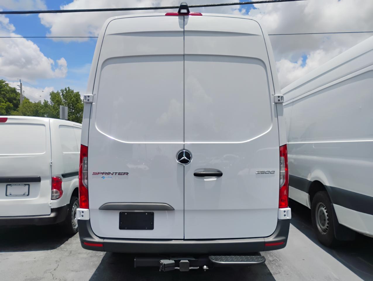 Mercedes-Benz Sprinter 2500 170-in. WB 2025