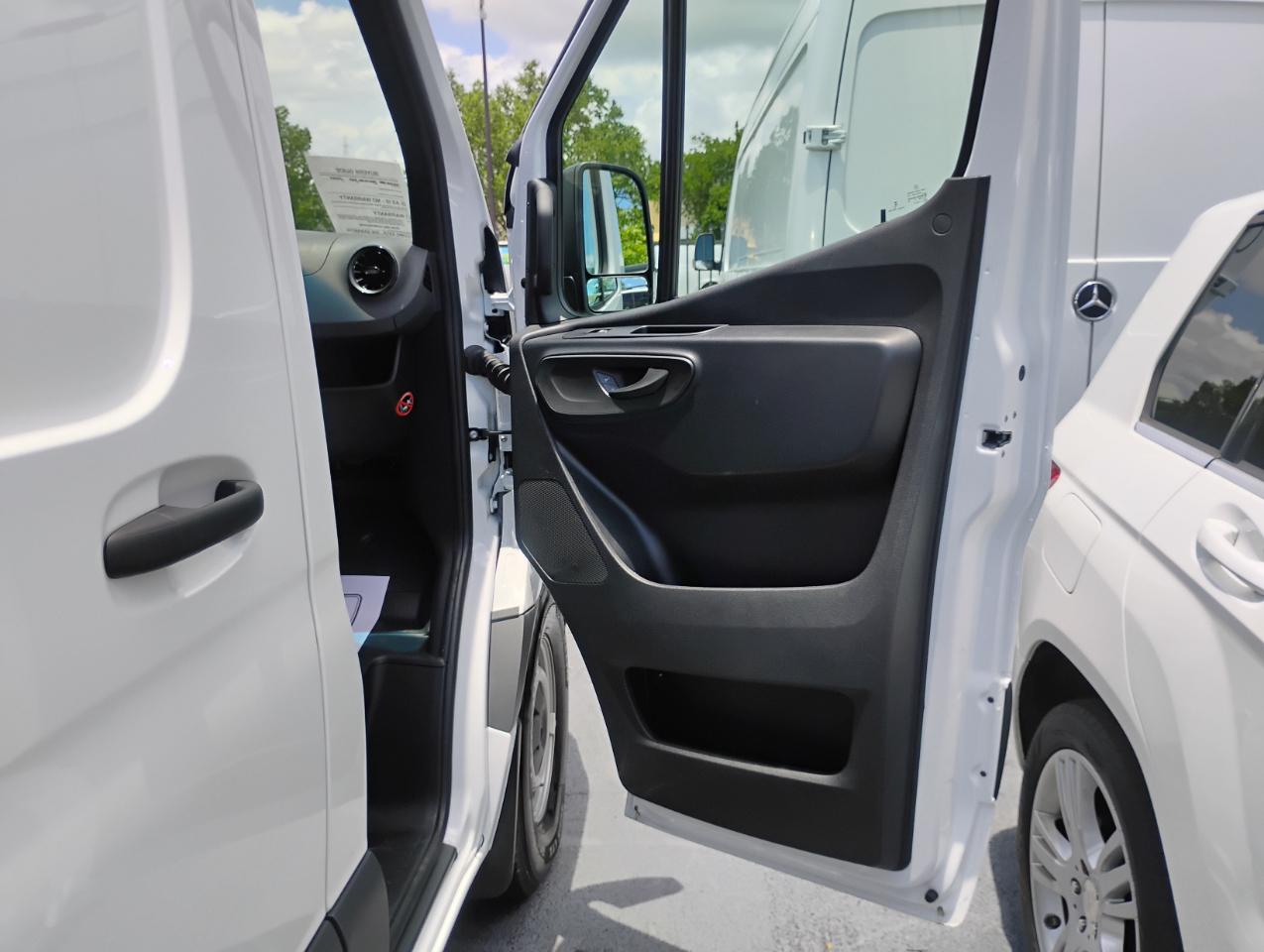 Mercedes-Benz Sprinter 2500 170-in. WB 2025