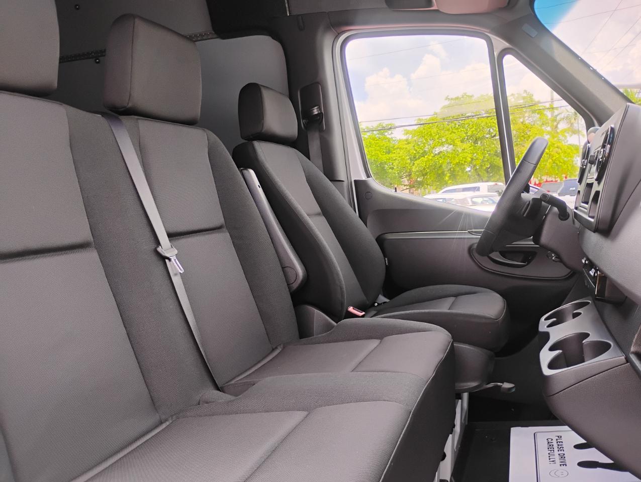 Mercedes-Benz Sprinter 2500 170-in. WB 2025