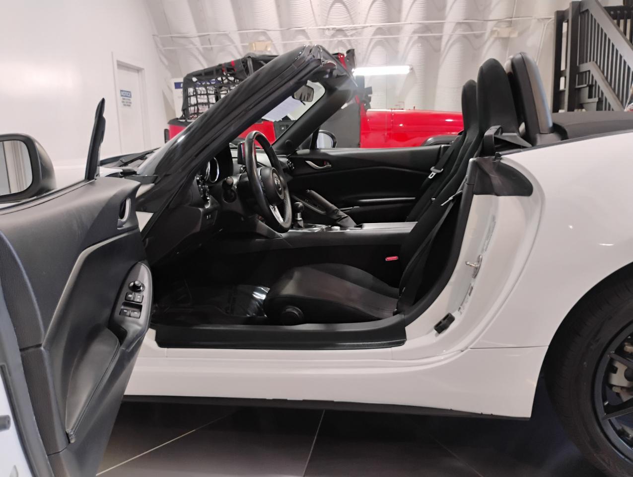 Mazda MX-5 Miata Sport 6AT 2021