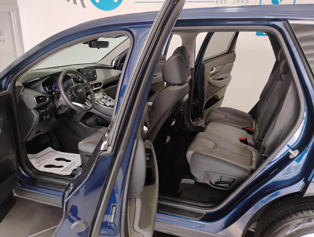 Hyundai Santa Fe SE 2021