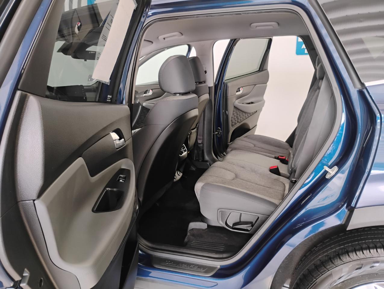 Hyundai Santa Fe SE 2021