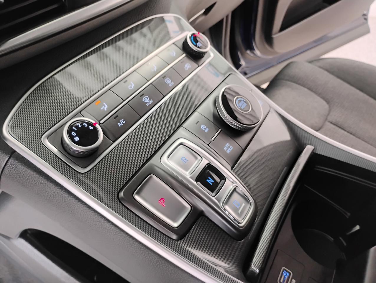 Hyundai Santa Fe SE 2021
