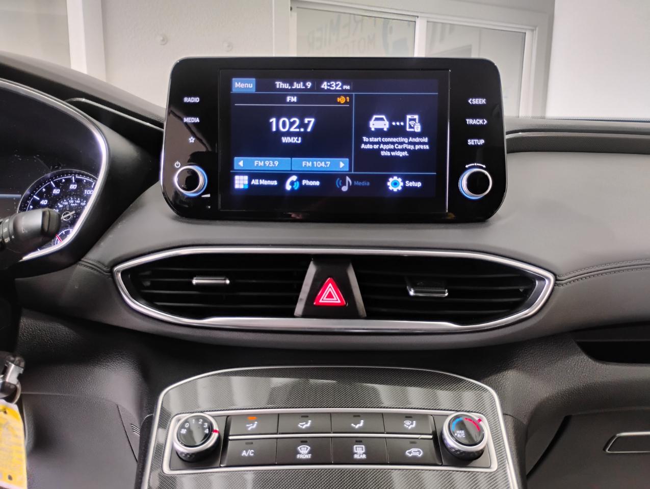 Hyundai Santa Fe SE 2021
