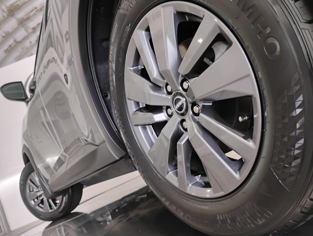 Nissan Pathfinder SV 2025