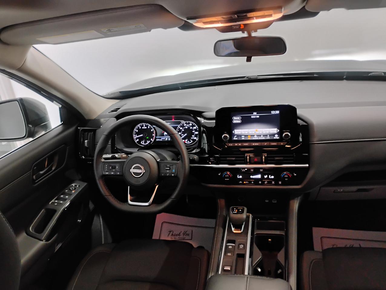 Nissan Pathfinder SV 2025
