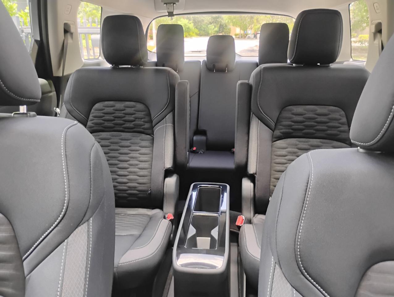 Nissan Pathfinder SV 2025