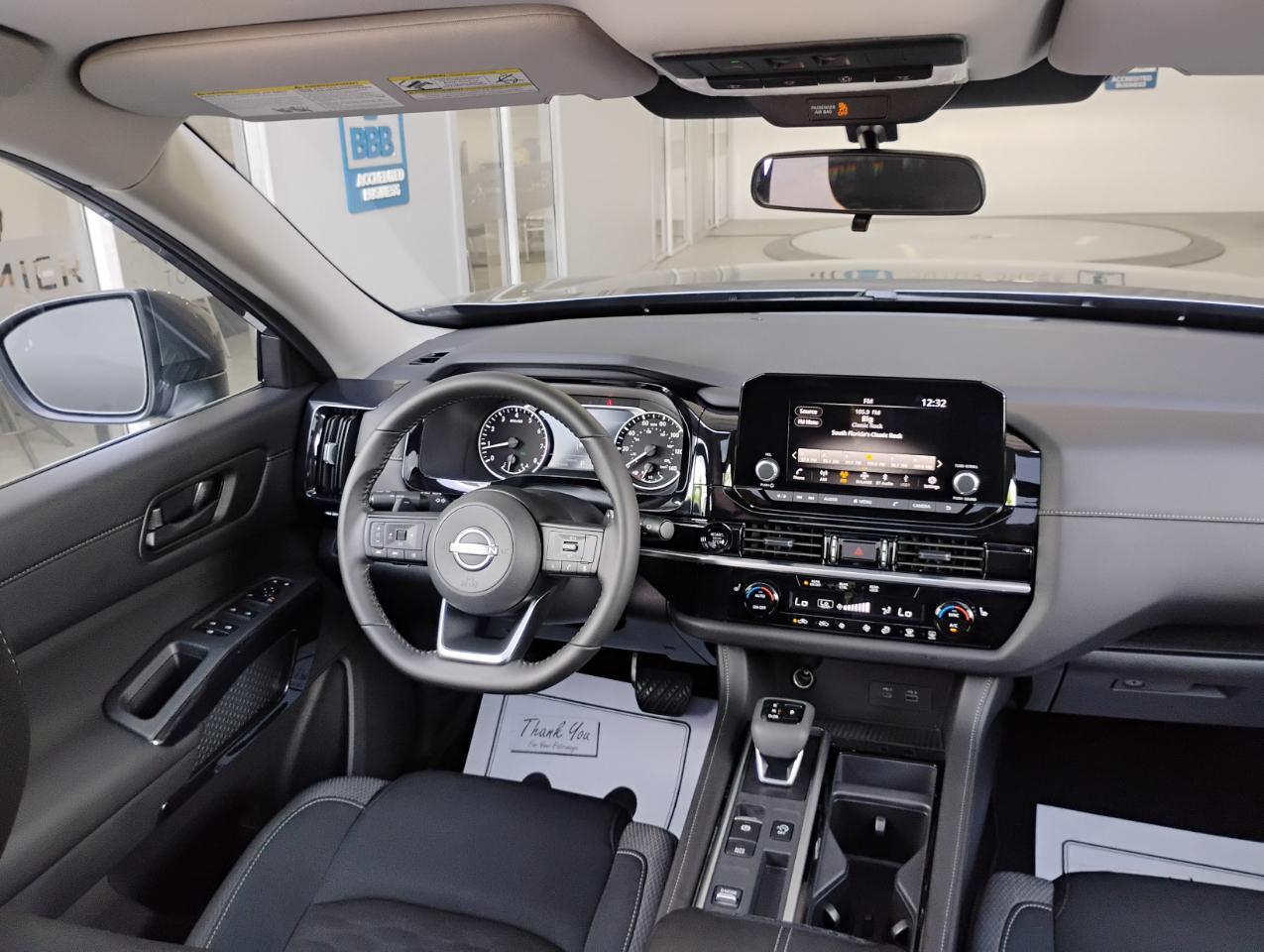 Nissan Pathfinder SV 2025