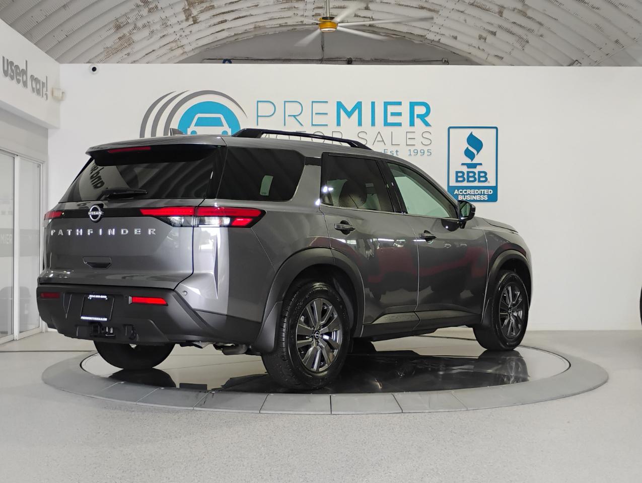 Nissan Pathfinder SV 2025