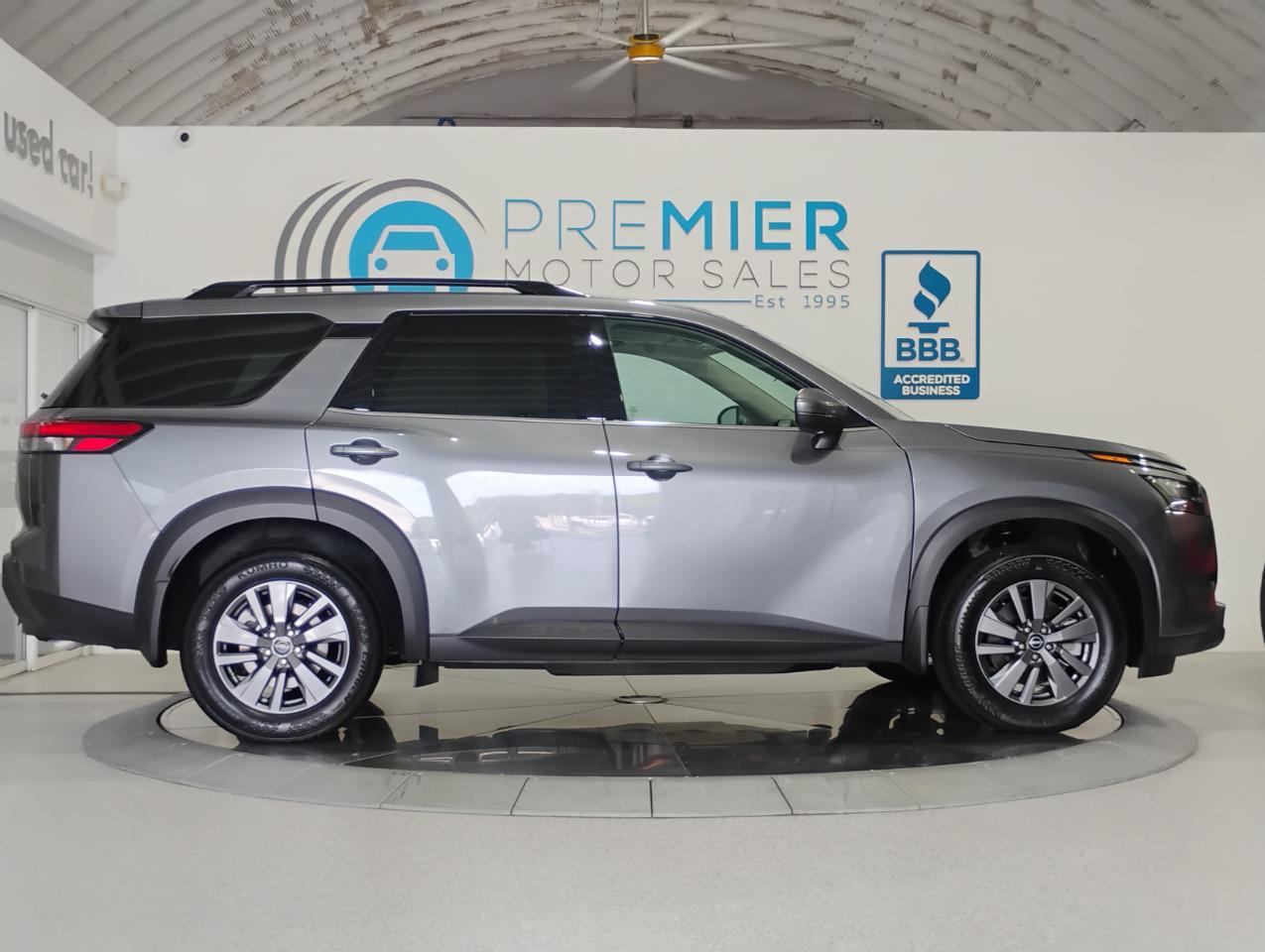 Nissan Pathfinder SV 2025