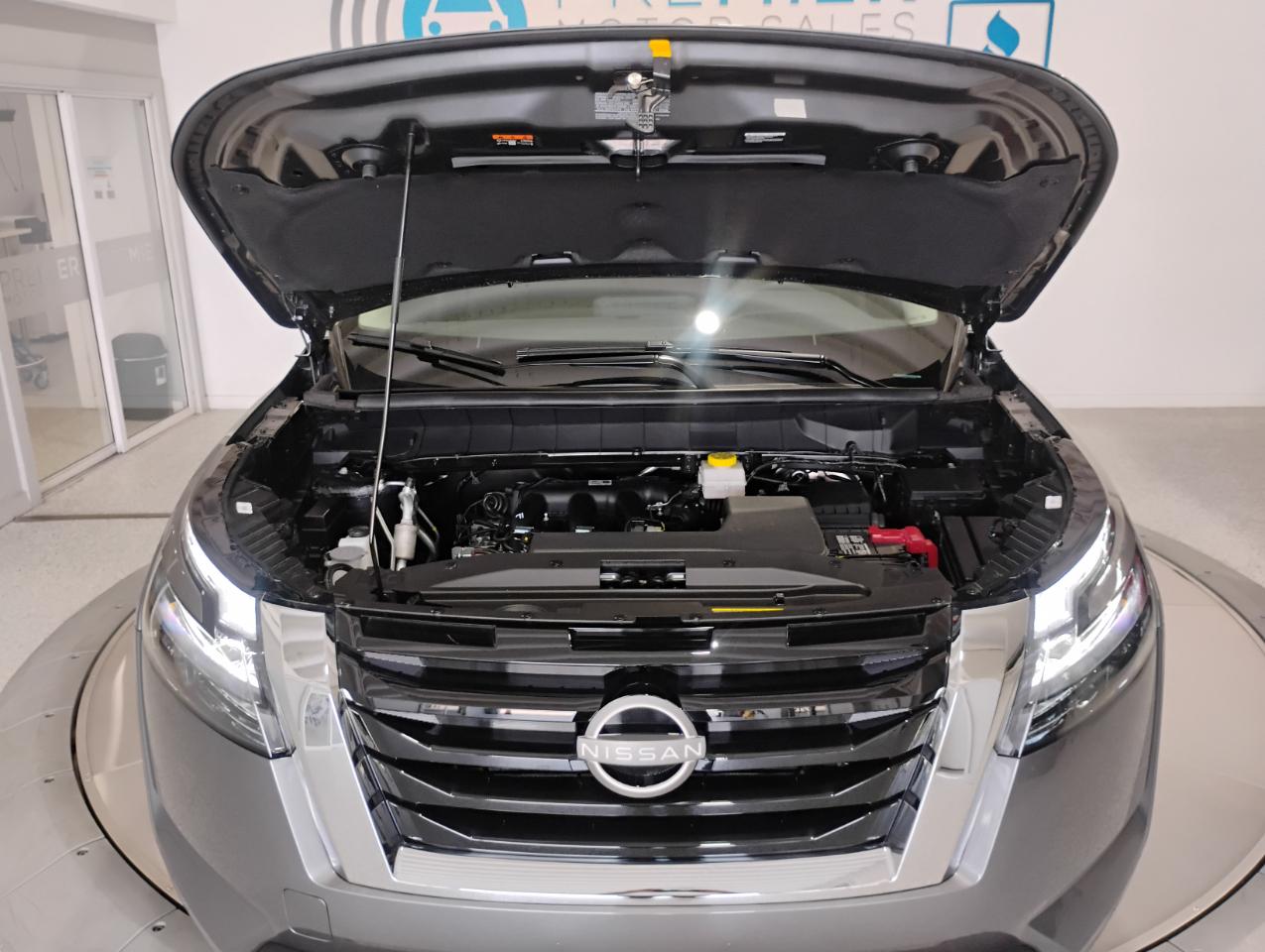 Nissan Pathfinder SV 2025