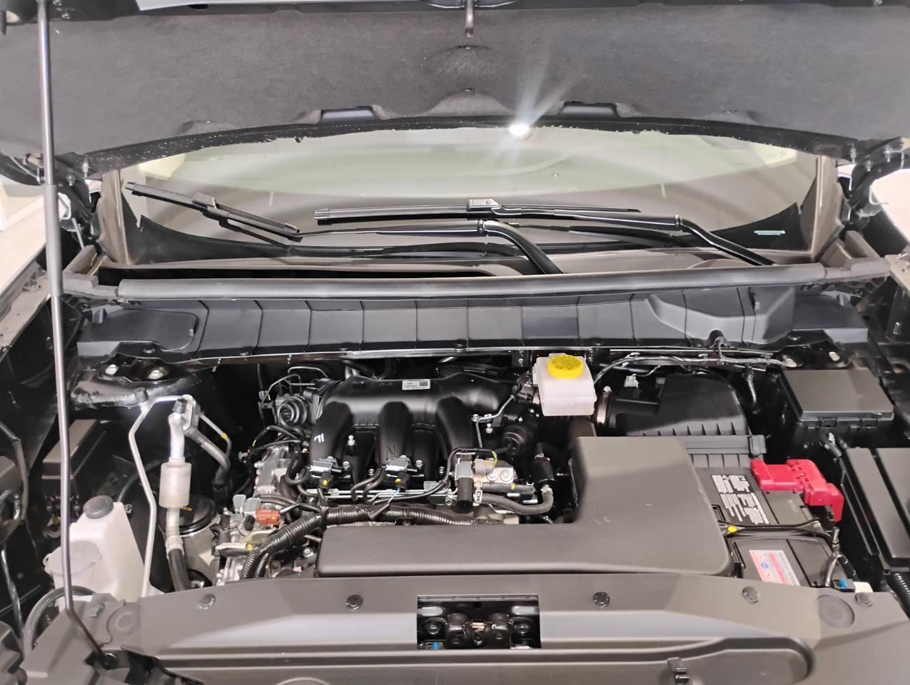 Nissan Pathfinder SV 2025