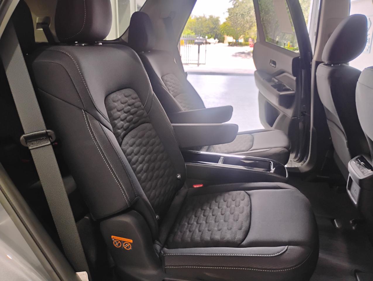 Nissan Pathfinder SV 2025
