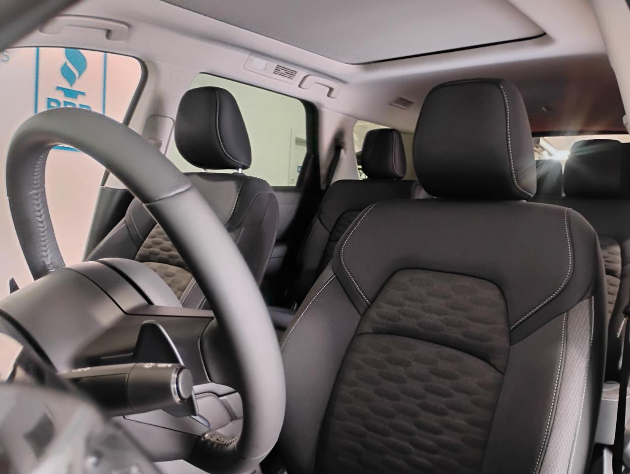 Nissan Pathfinder SV 2025