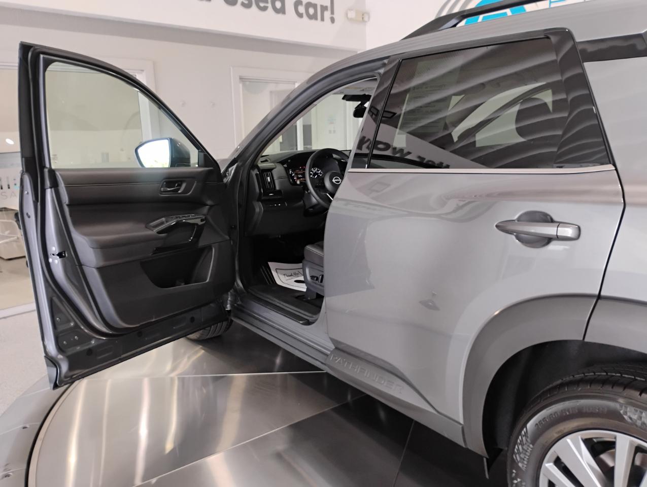 Nissan Pathfinder SV 2025