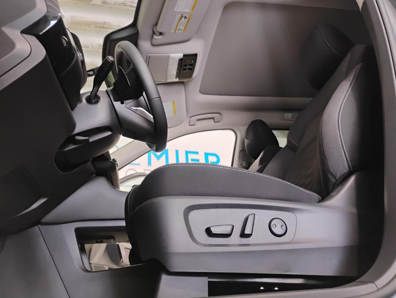 Nissan Pathfinder SV 2025