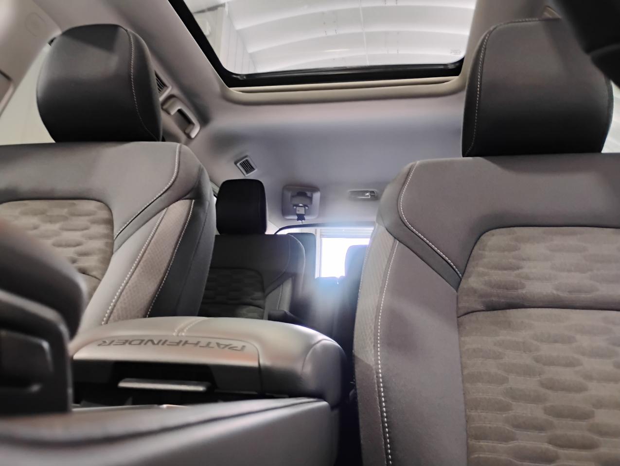 Nissan Pathfinder SV 2025