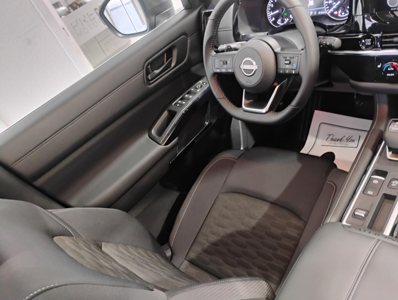 Nissan Pathfinder SV 2025