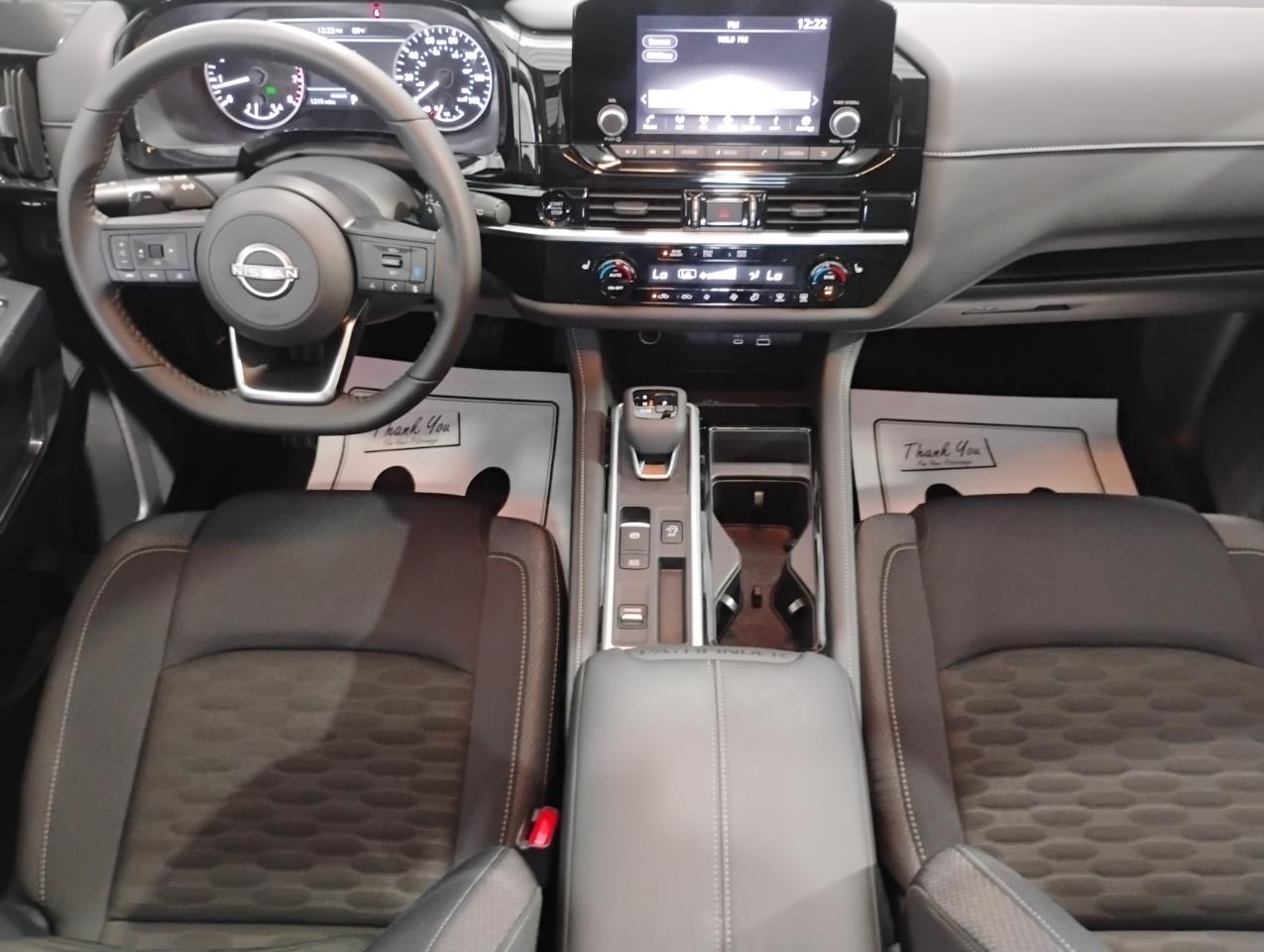 Nissan Pathfinder SV 2025