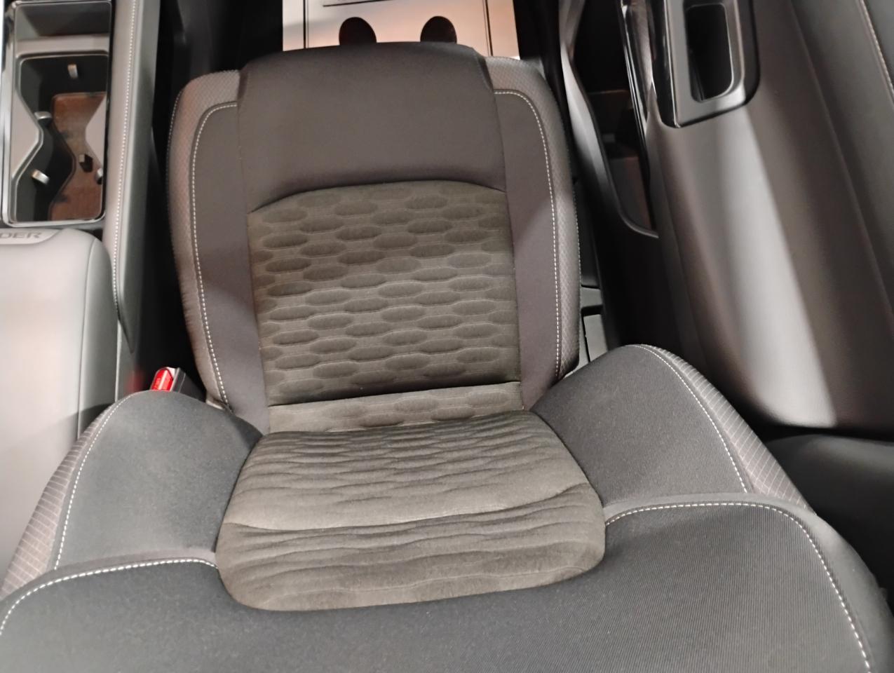 Nissan Pathfinder SV 2025