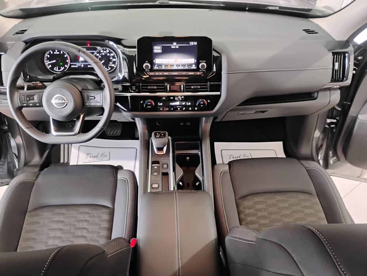 Nissan Pathfinder SV 2025