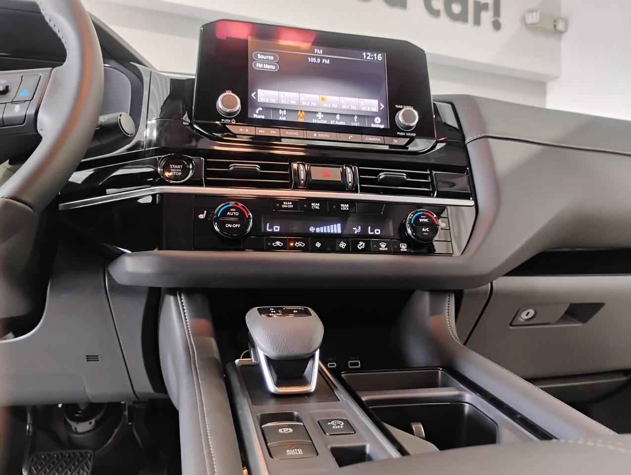 Nissan Pathfinder SV 2025