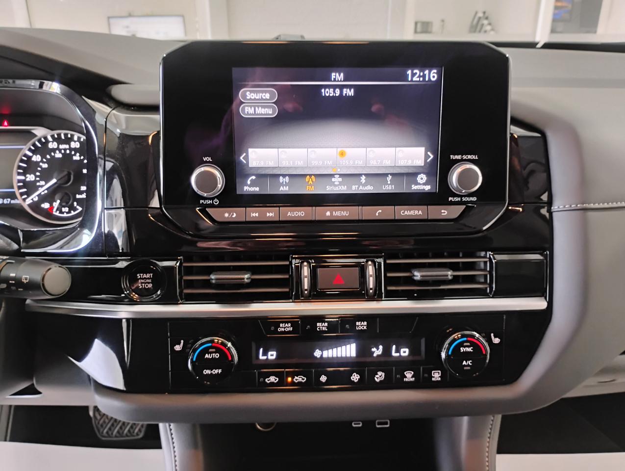 Nissan Pathfinder SV 2025