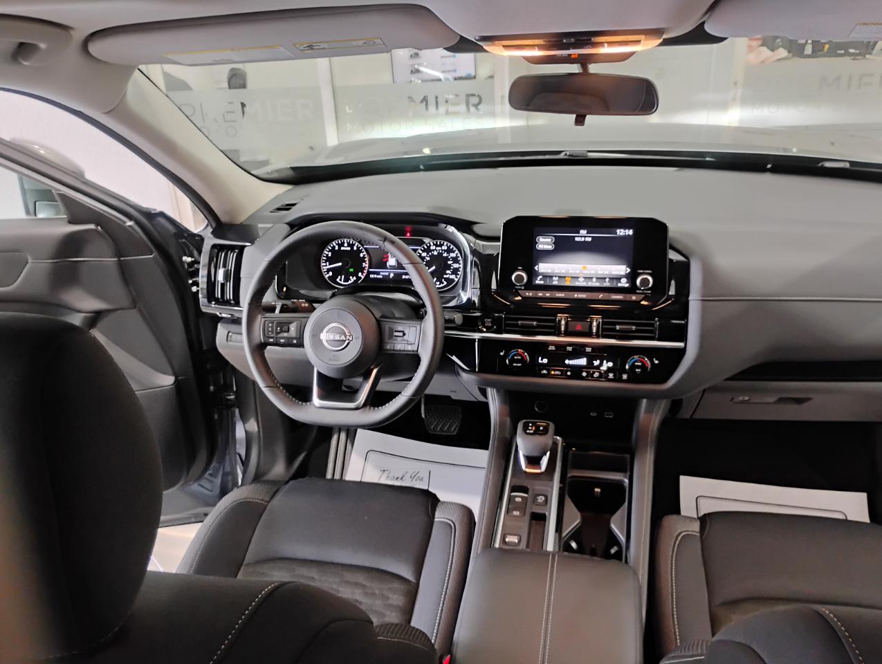 Nissan Pathfinder SV 2025