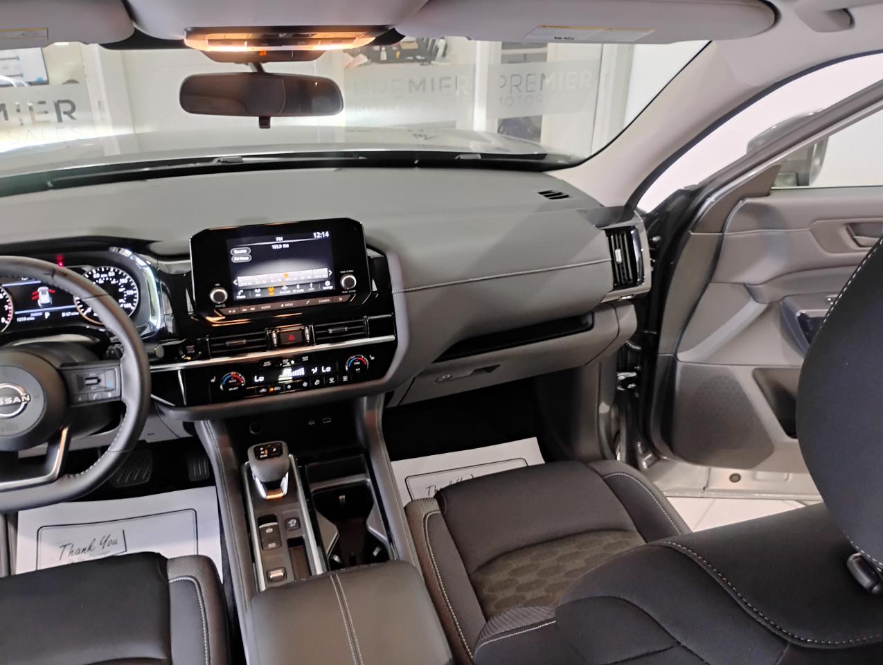 Nissan Pathfinder SV 2025