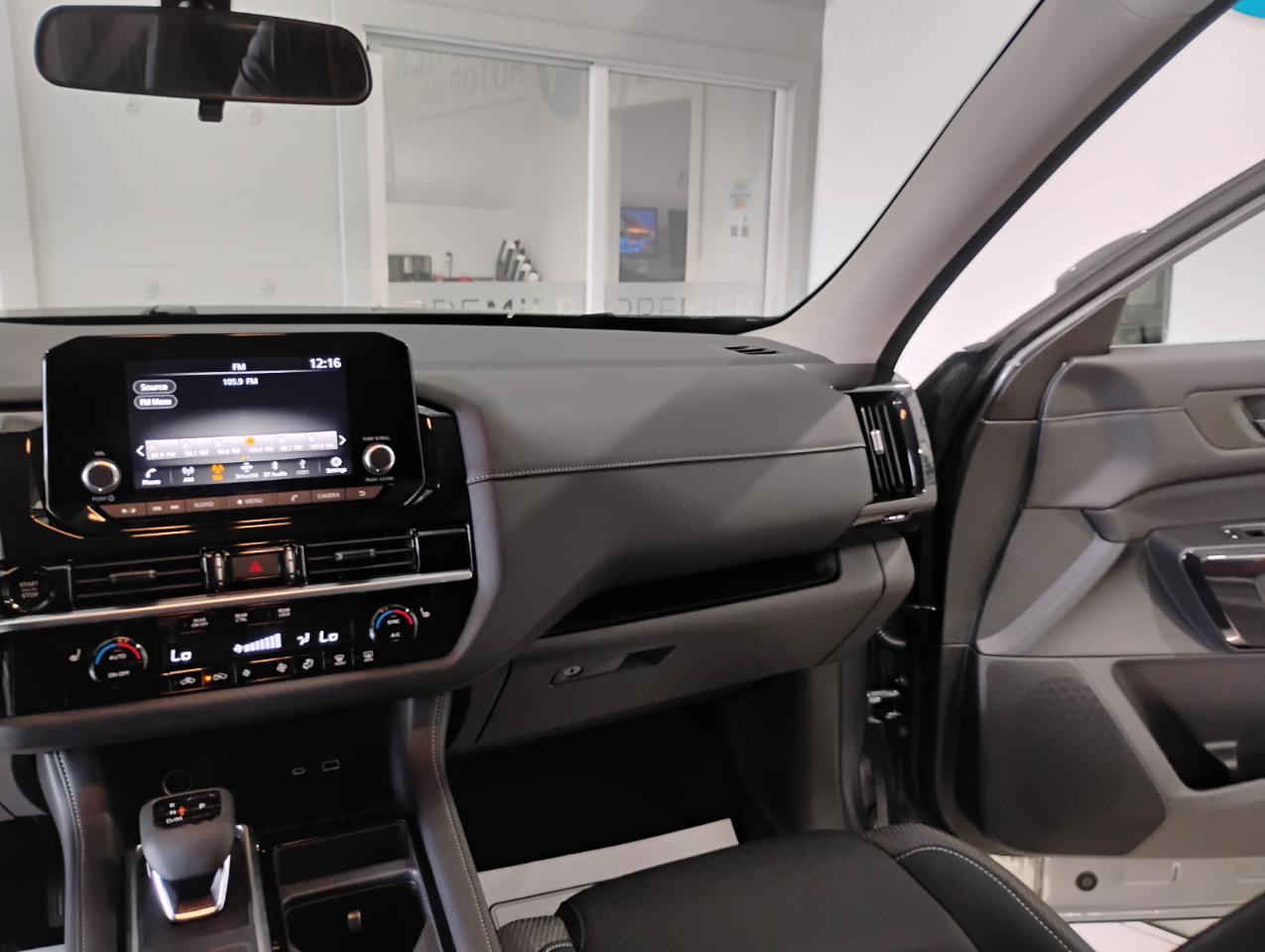 Nissan Pathfinder SV 2025