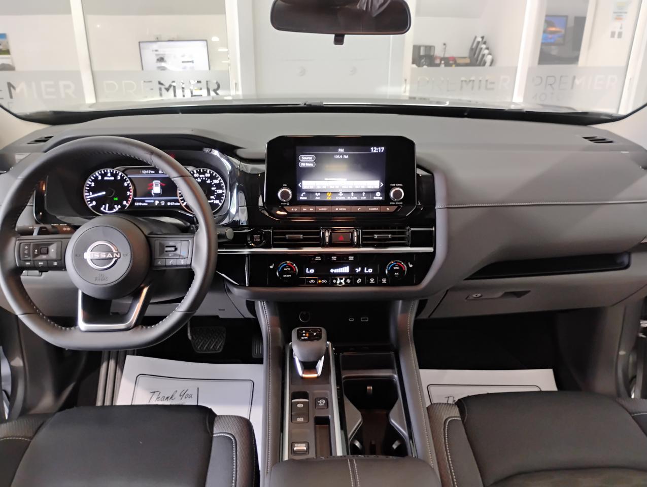 Nissan Pathfinder SV 2025