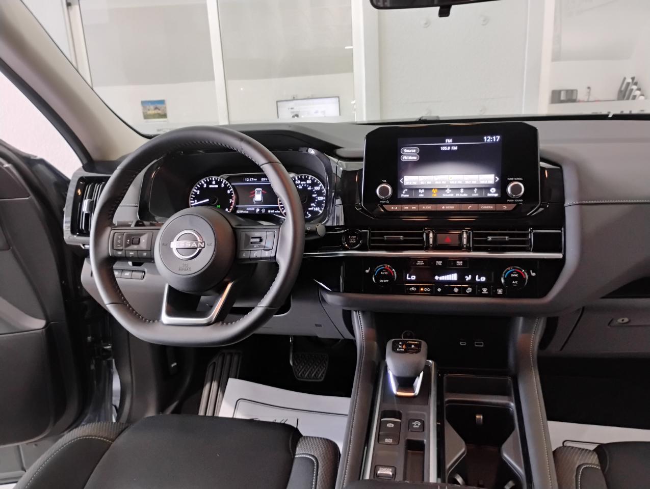 Nissan Pathfinder SV 2025