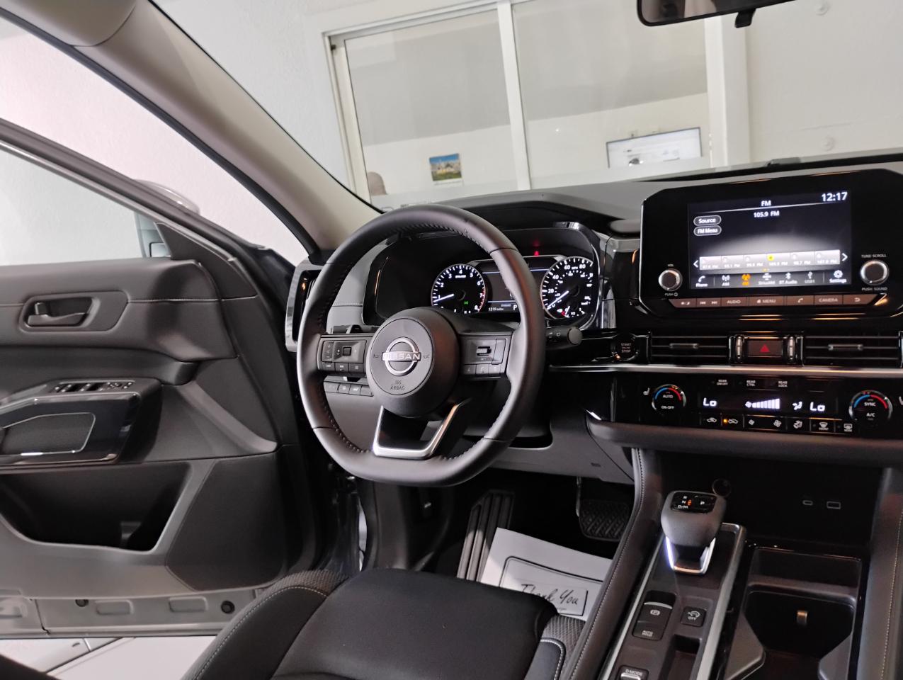 Nissan Pathfinder SV 2025