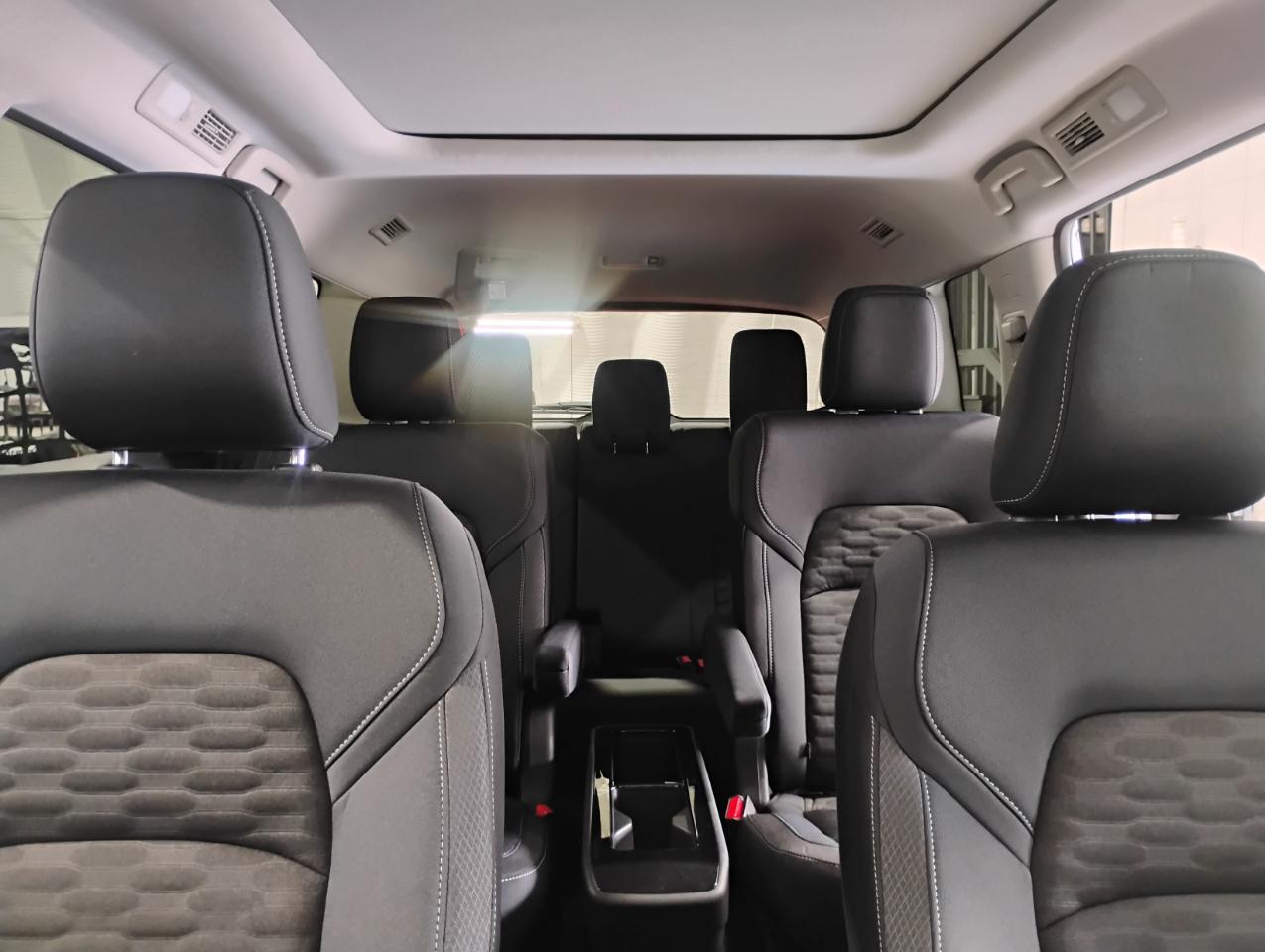 Nissan Pathfinder SV 2025