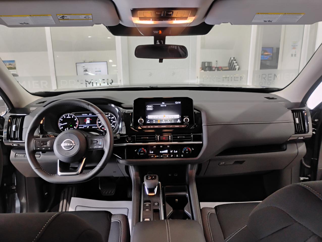 Nissan Pathfinder SV 2025
