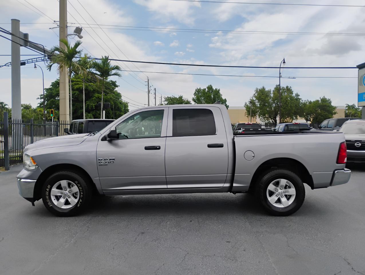 RAM 1500 Classic Tradesman Crew Cab SWB 2WD 2022