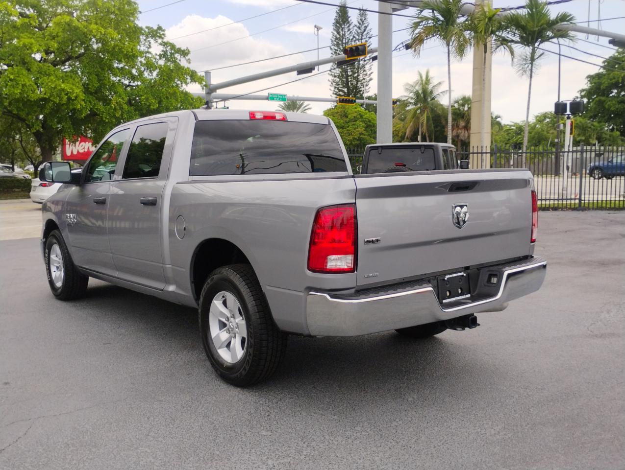 RAM 1500 Classic Tradesman Crew Cab SWB 2WD 2022