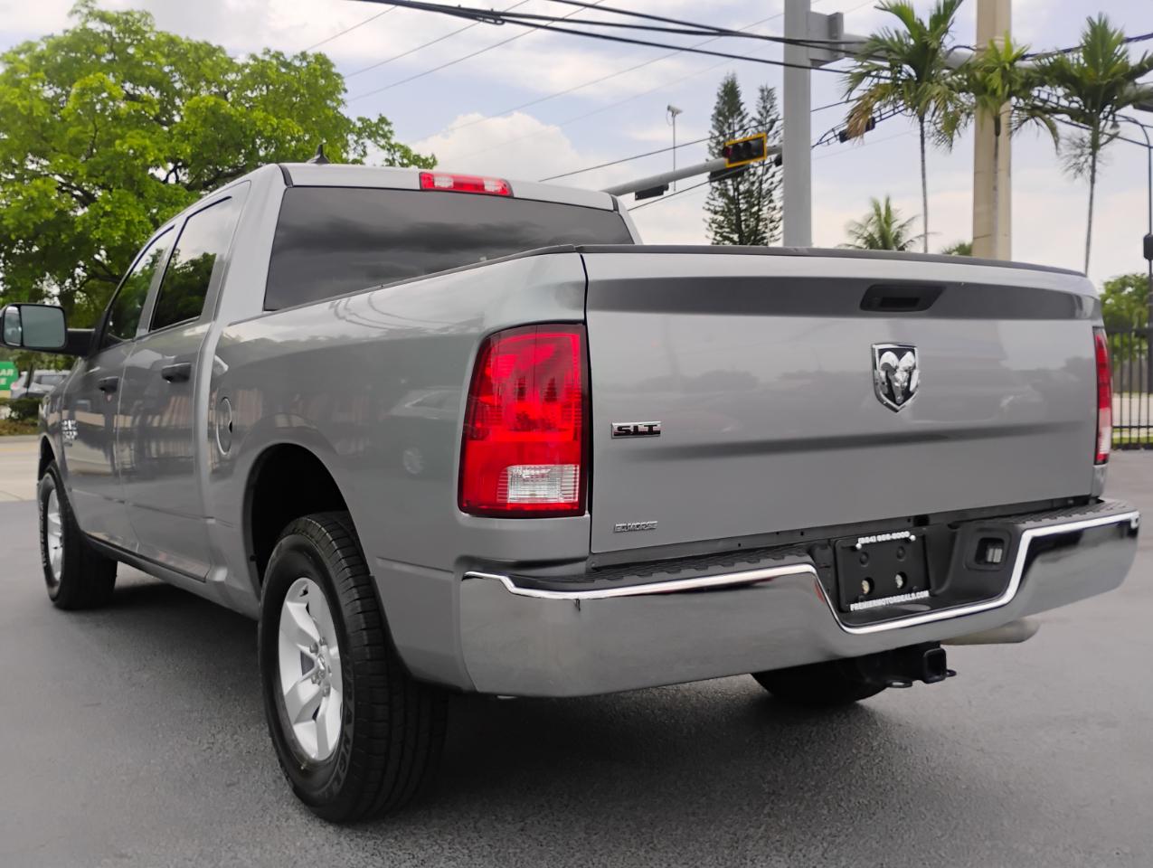 RAM 1500 Classic Tradesman Crew Cab SWB 2WD 2022